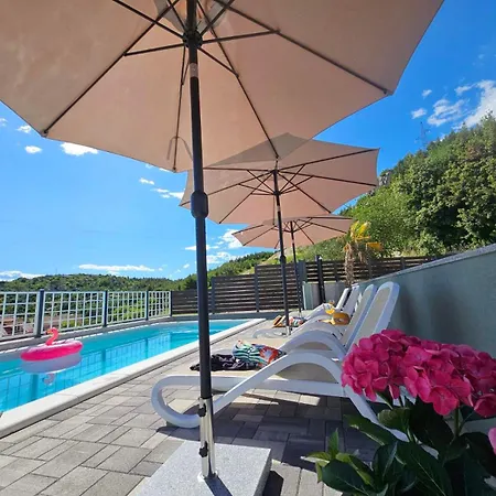 Tomic 2 Apartment
